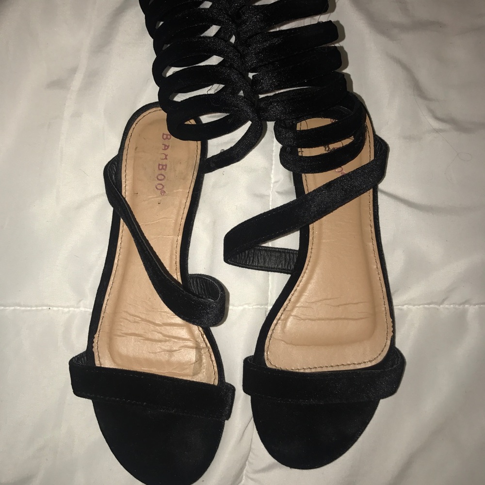 Black curly sandals go up to your legs